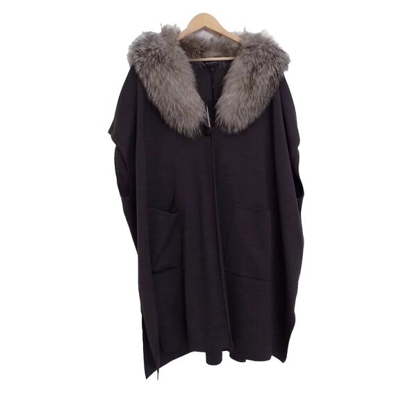 St. John poncho cape with fox fur collar size Medium NWT - Picture 1 of 10